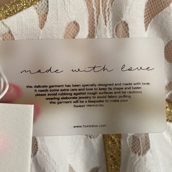 NEW FOXIEDOX LACE OVERLAY MAXI DRESS WHITE METALLIC GOLD EYELASH HEM | Small - Picture 13 of 17